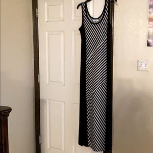 Calvin Klein black/white sleeveless maxi dress